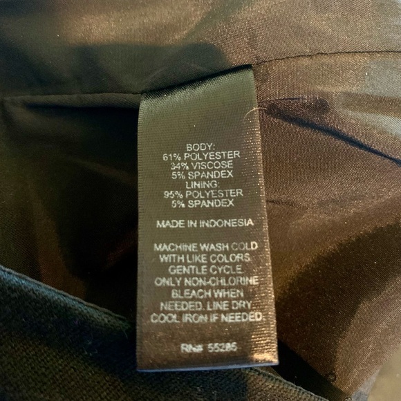 LN DARLING MINI SKIRT♥️LOTS OF DETAILING. FULLY LINED, ZIP CLOSURE W/HOOK & EYE. - Picture 5 of 7